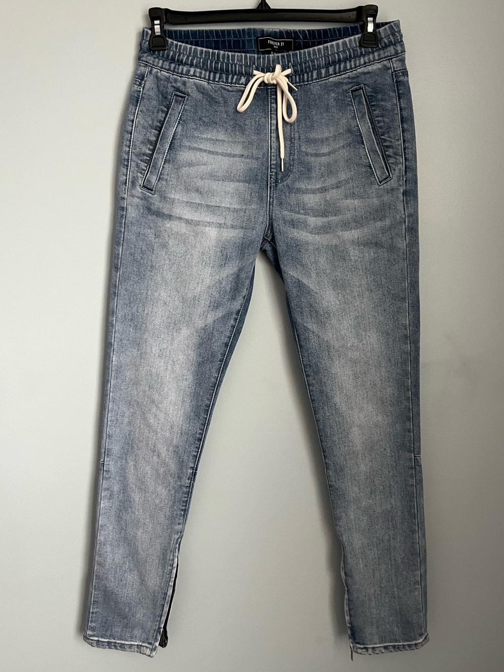 Men’s Forever 21 Light Blue Denim Jogger Jeggings with Drawstring